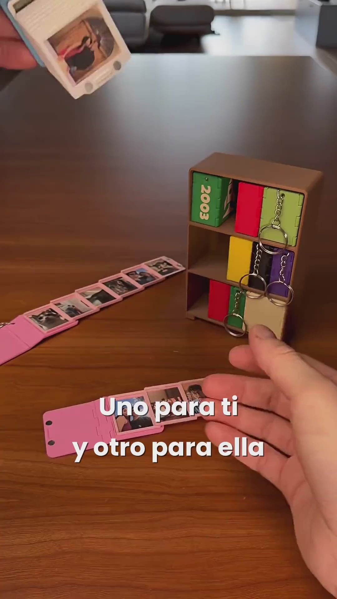Video: mini álbum llavero con tus 10 fotos, 2 por $19.990